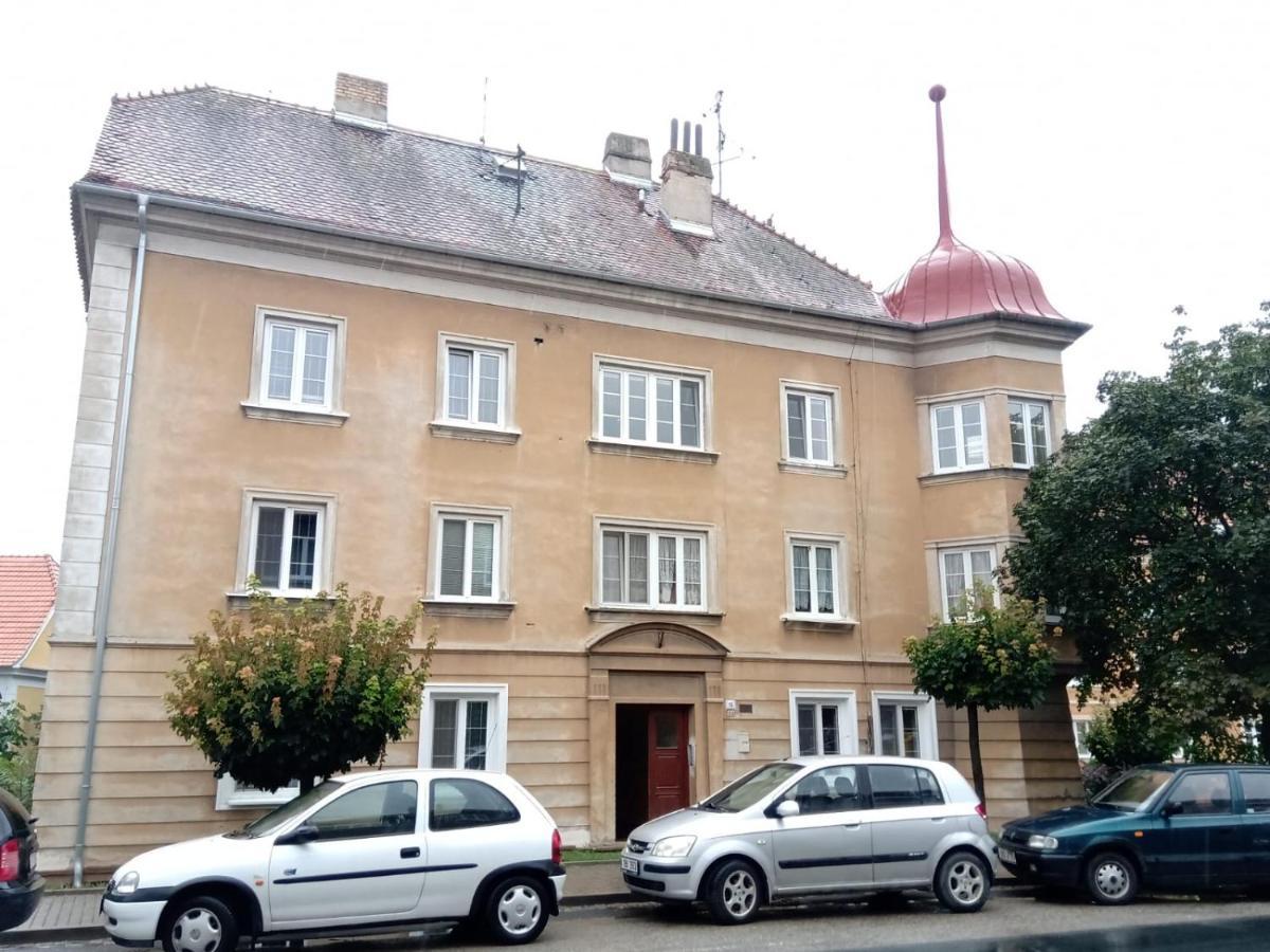 Pod Vezi Apartment Mikulov Luaran gambar